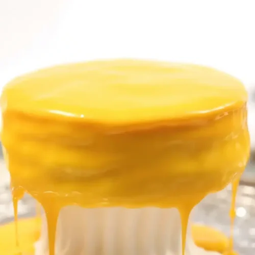 Easy mirror glaze recipe with 5 ingredients for shiny cake decoration.