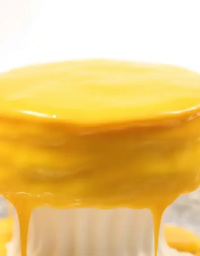 Easy mirror glaze recipe with 5 ingredients for shiny cake decoration.