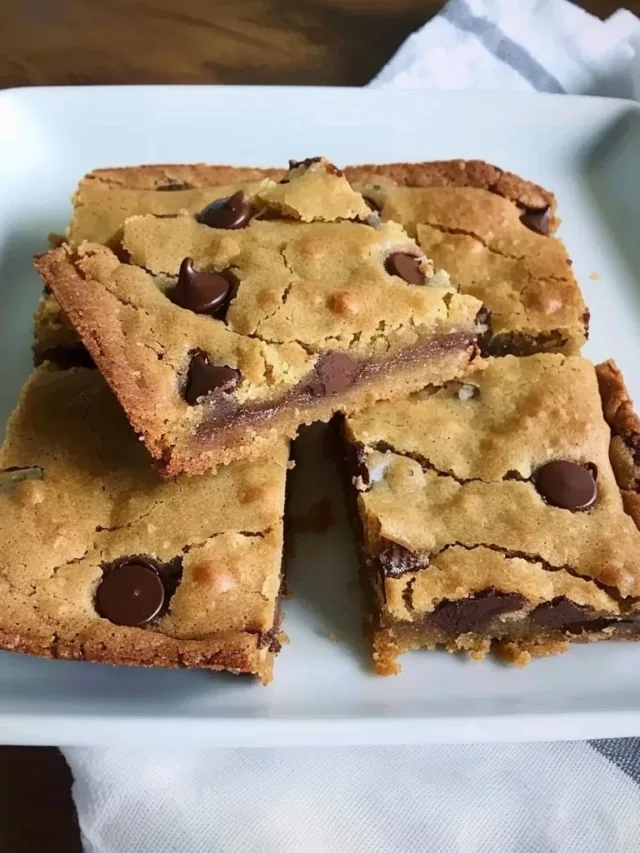 Delicious brown butter chocolate chip cookie bars fresh from the oven
