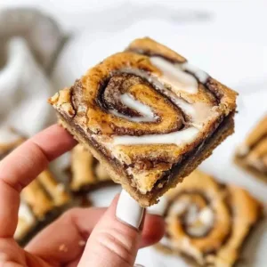 Deliciously easy cinnamon roll blondies topped with creamy frosting.