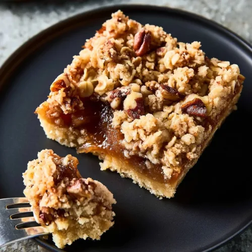Delicious easy apple streusel bars garnished with a buttery crumble topping.