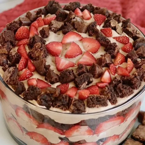 festive layers of brownie strawberry trifle goodne 2026 09 02 165000 819x1024 1 Festive Layers of Brownie Strawberry Trifle Goodness