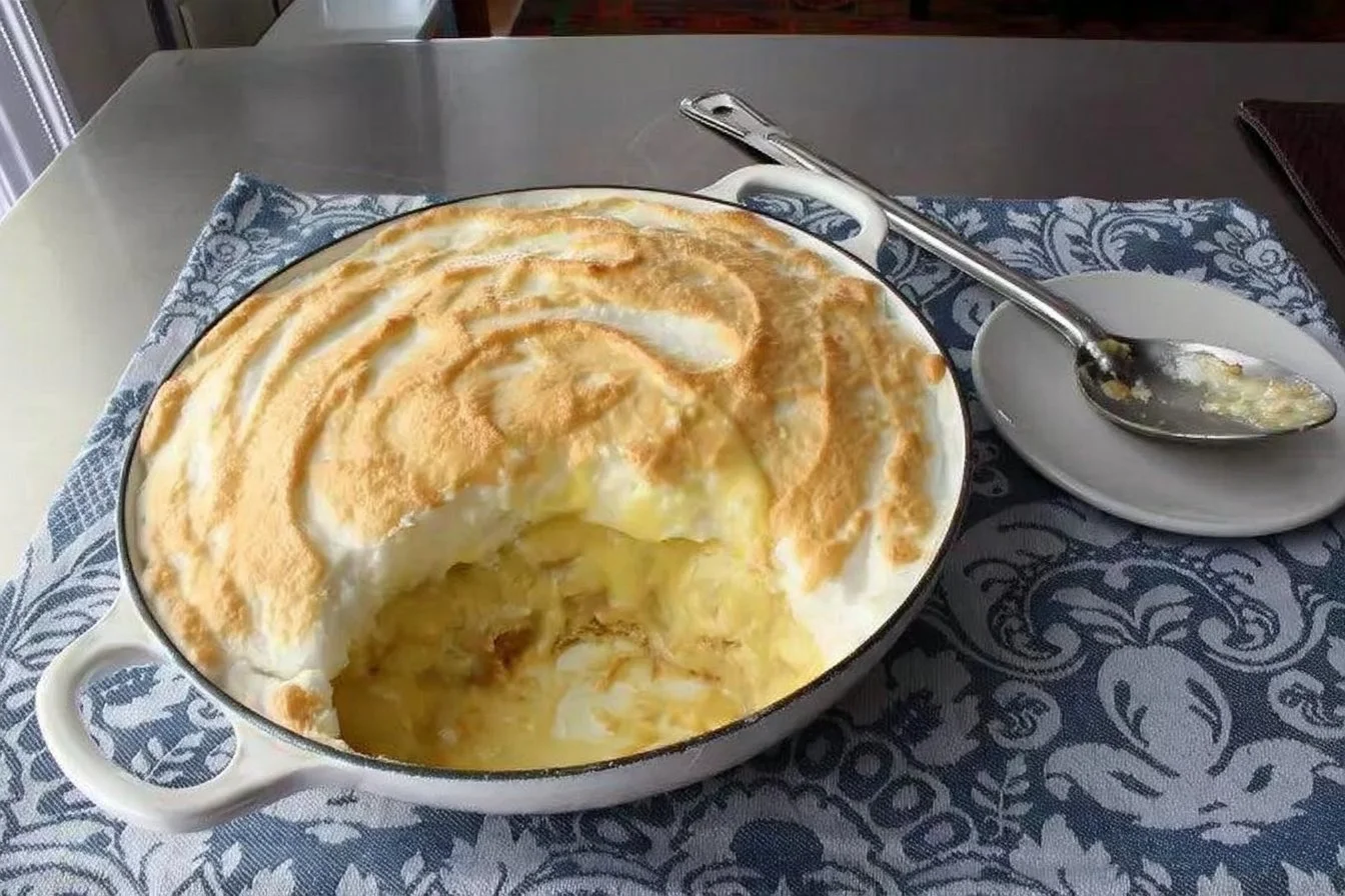 southern-banana-pudding-with-vanilla-wafers-2026-10-01-160609 Delicious Southern banana pudding topped with vanilla wafers